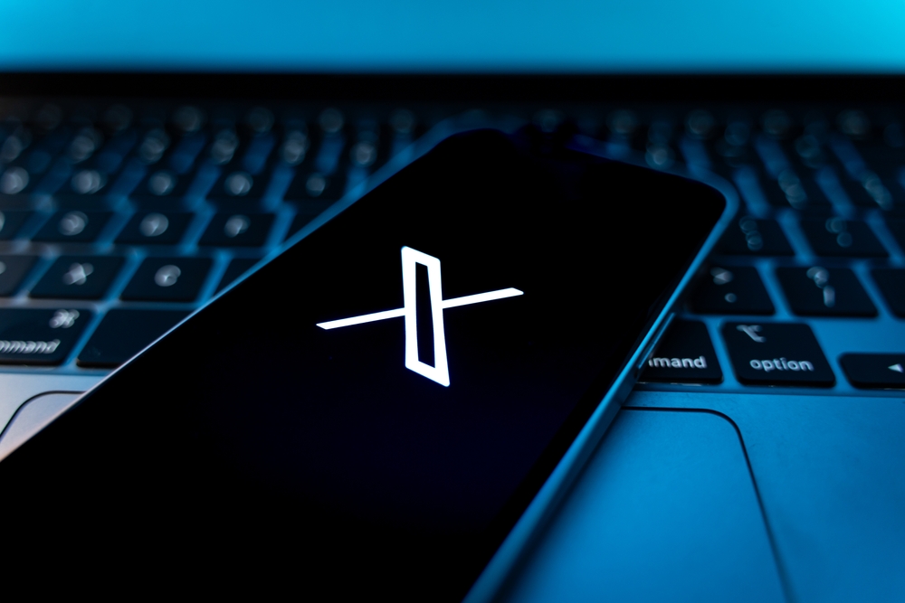X logo smartphone