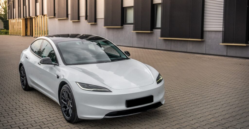 Vit Tesla