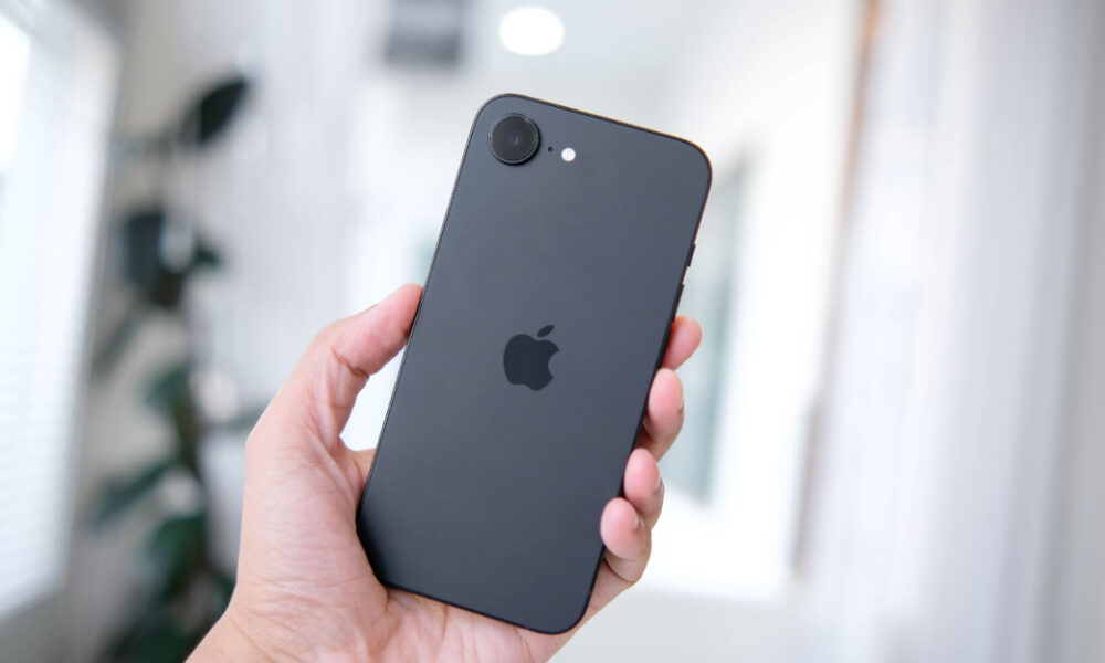 iPhone 16e
